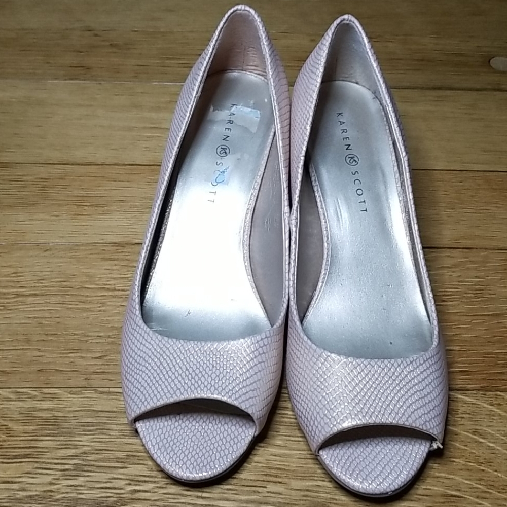 Karen Scott Peep Toe Heels